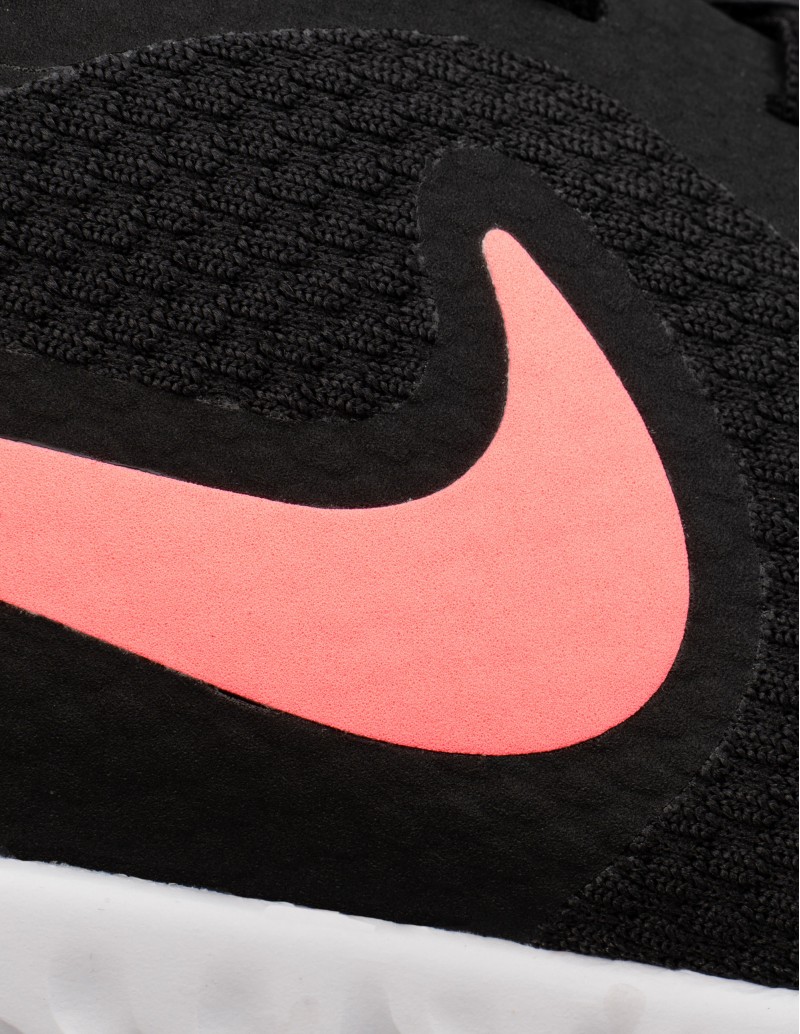 nike negras logo rosa