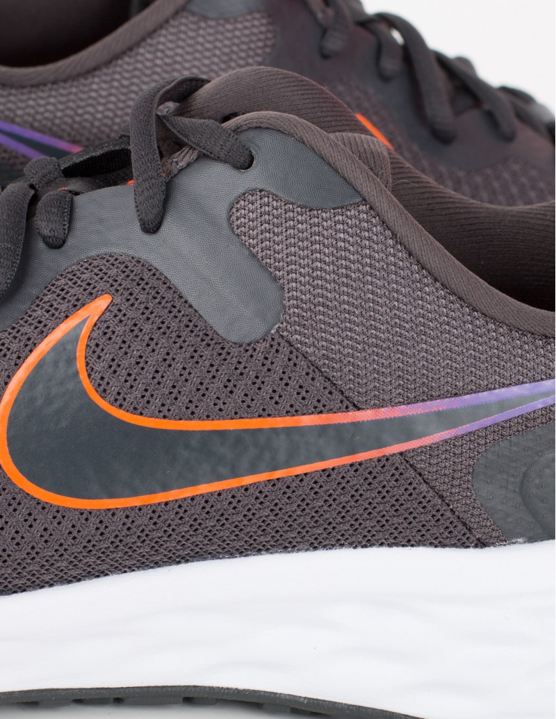 NIKE Revolution 6 Gris detalle Logo Multicolor