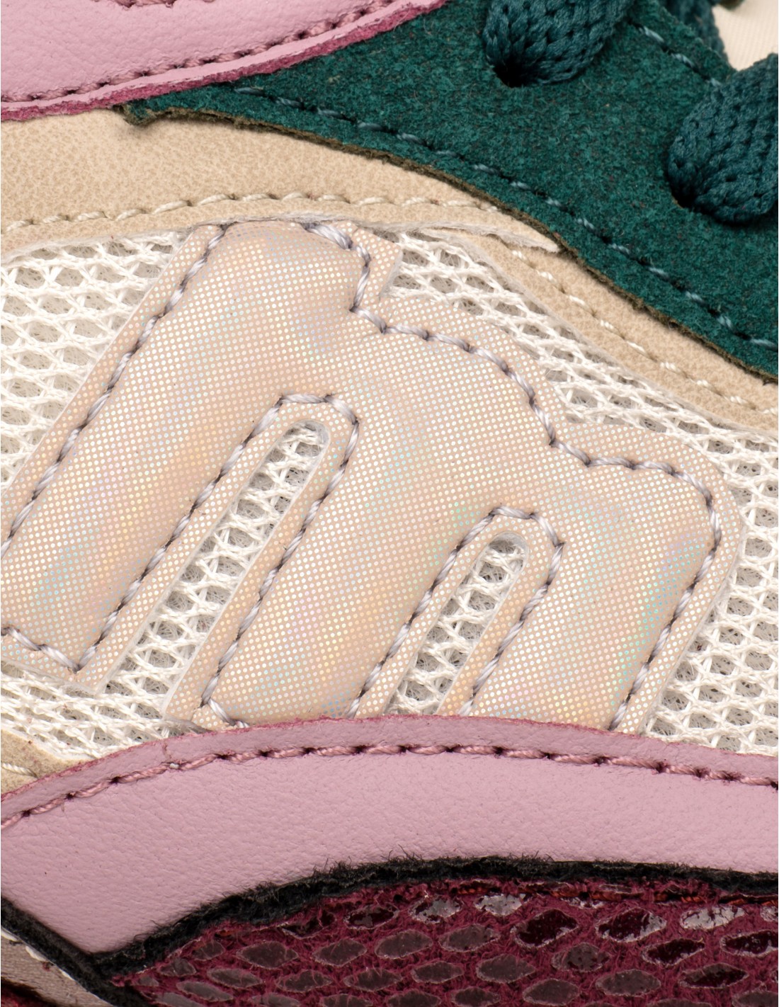 Zapatillas deportivas en tonos beige y detalles en blanco y rosas Mustang |  Querol online