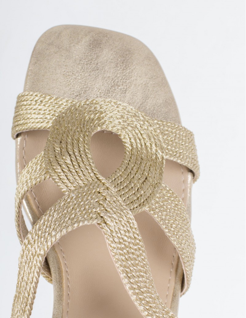 Sandalias Fiesta Doradas detalle