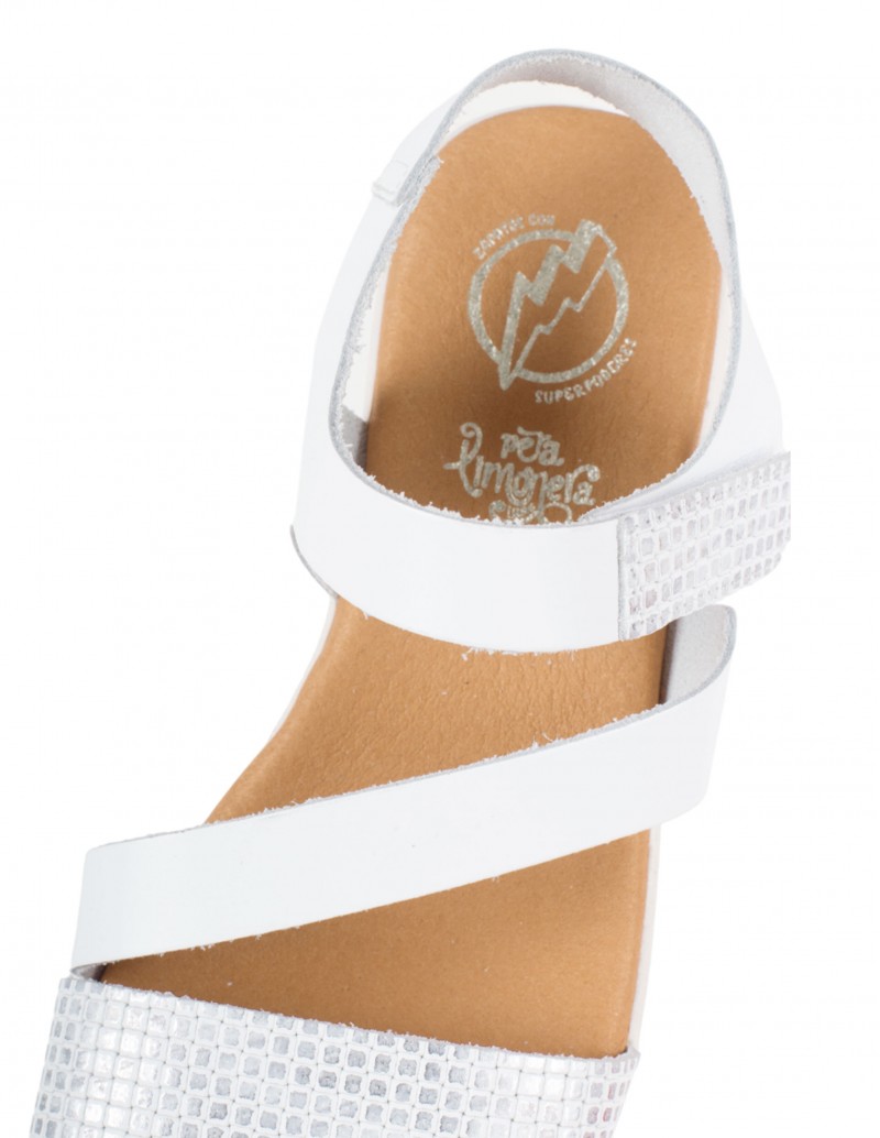 Sandalias Blancas Velcro detalle