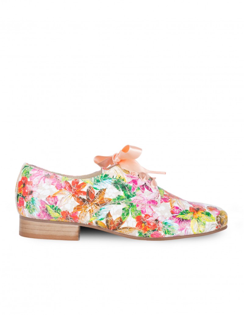 Zapatos planos para mujer Salonissimos modelo Villa estampado de flores de colores con fondo beige