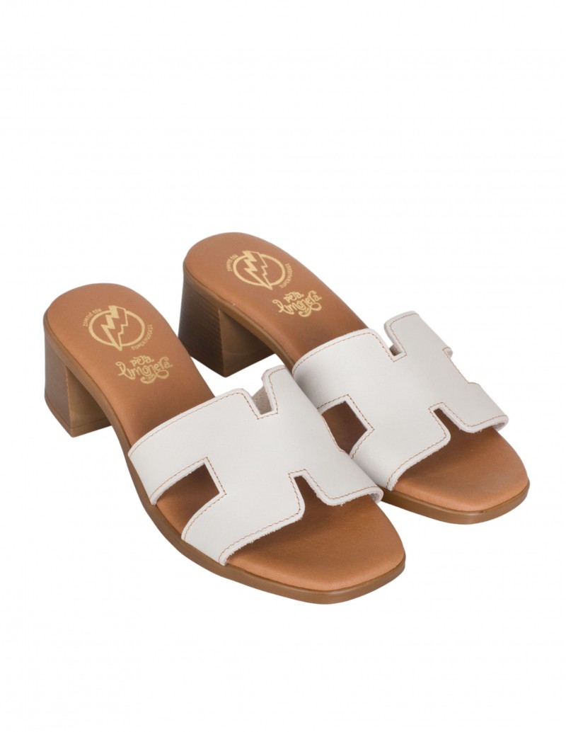 Sandalias tipo mules de piel color blanco para mujer