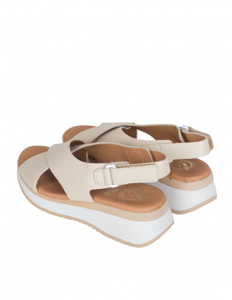 Sandalias cómodas beige con velcro cuña baja