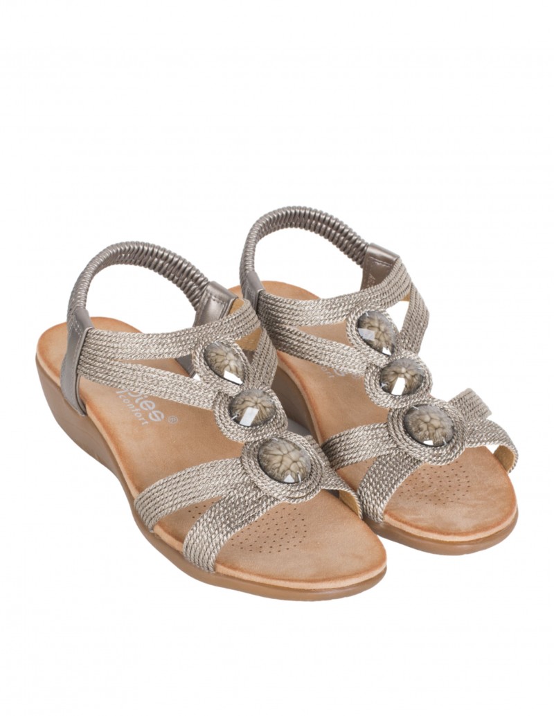 Sandalias cuña baja color plomo con abalorios para mujer Amarpies 2