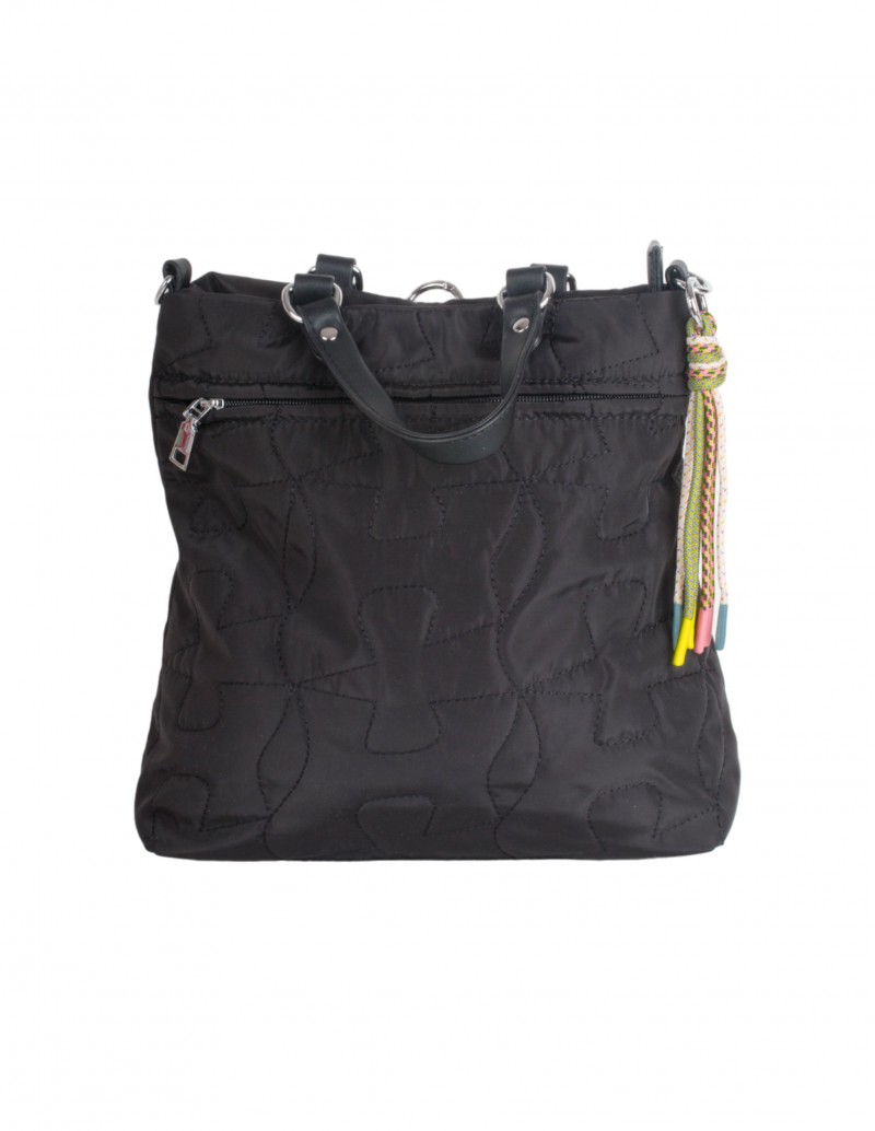 Bolso mochila negro de nylon con textura detalle cordón de colores