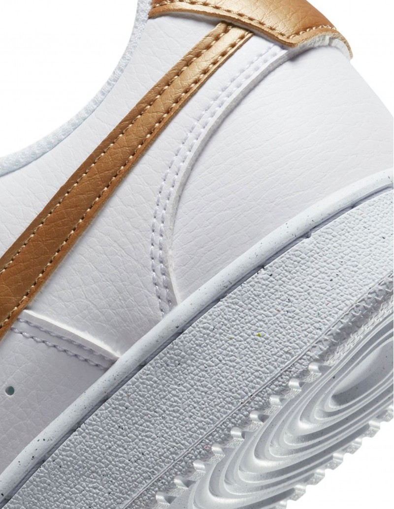 Zapatillas Nike blancas detalles dorado