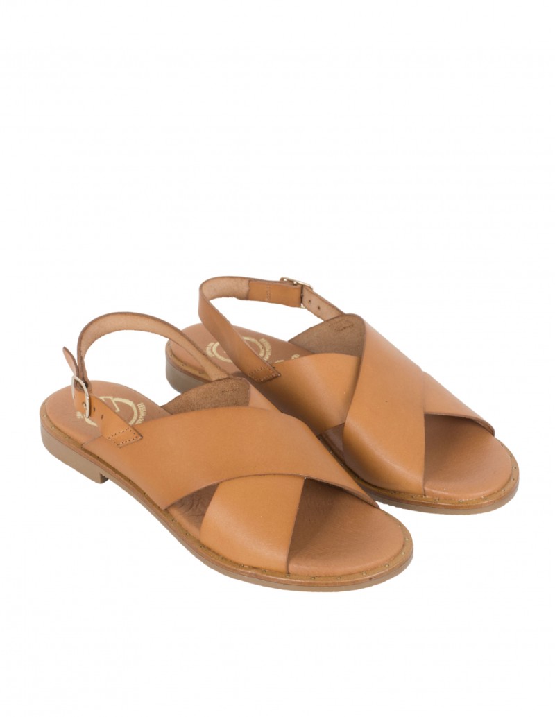 sandalias planas marrón para mujer