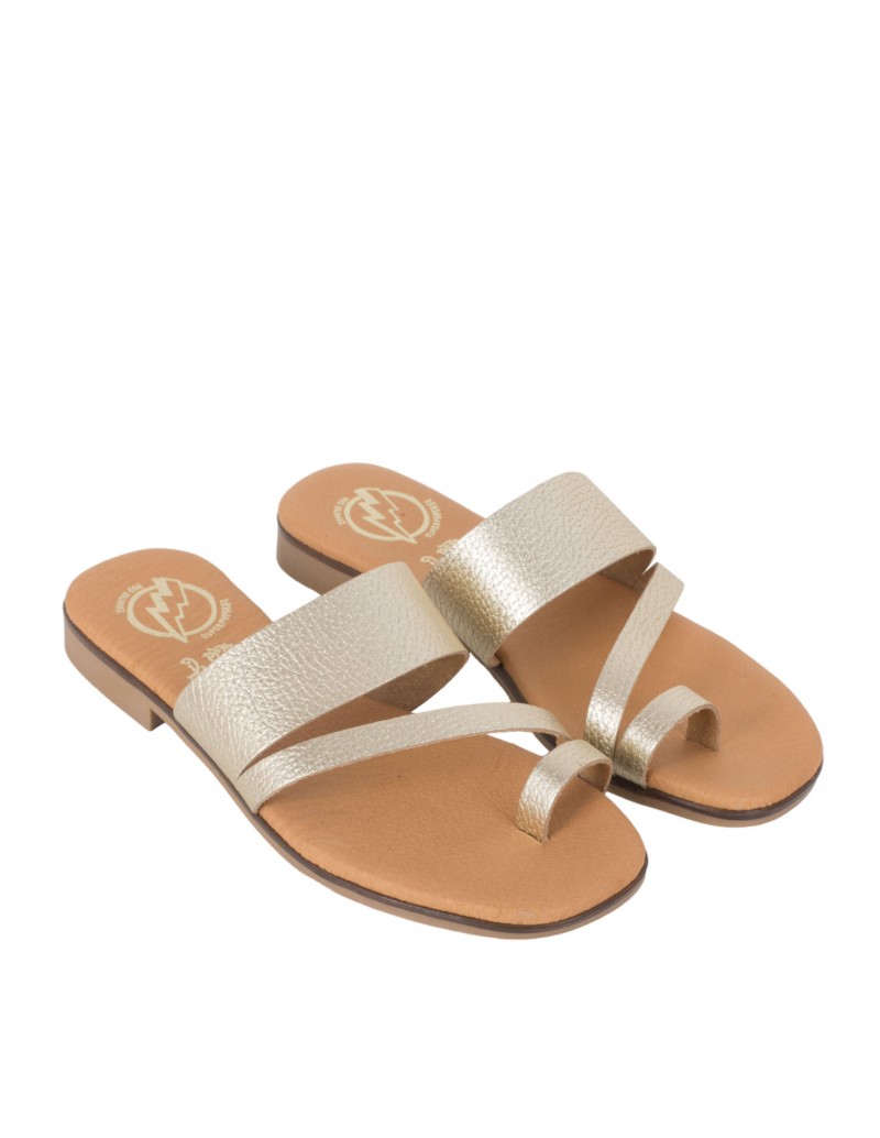 Sandalias Planas Outfit Con Zapatillas Doradas Zapatillas Doradas