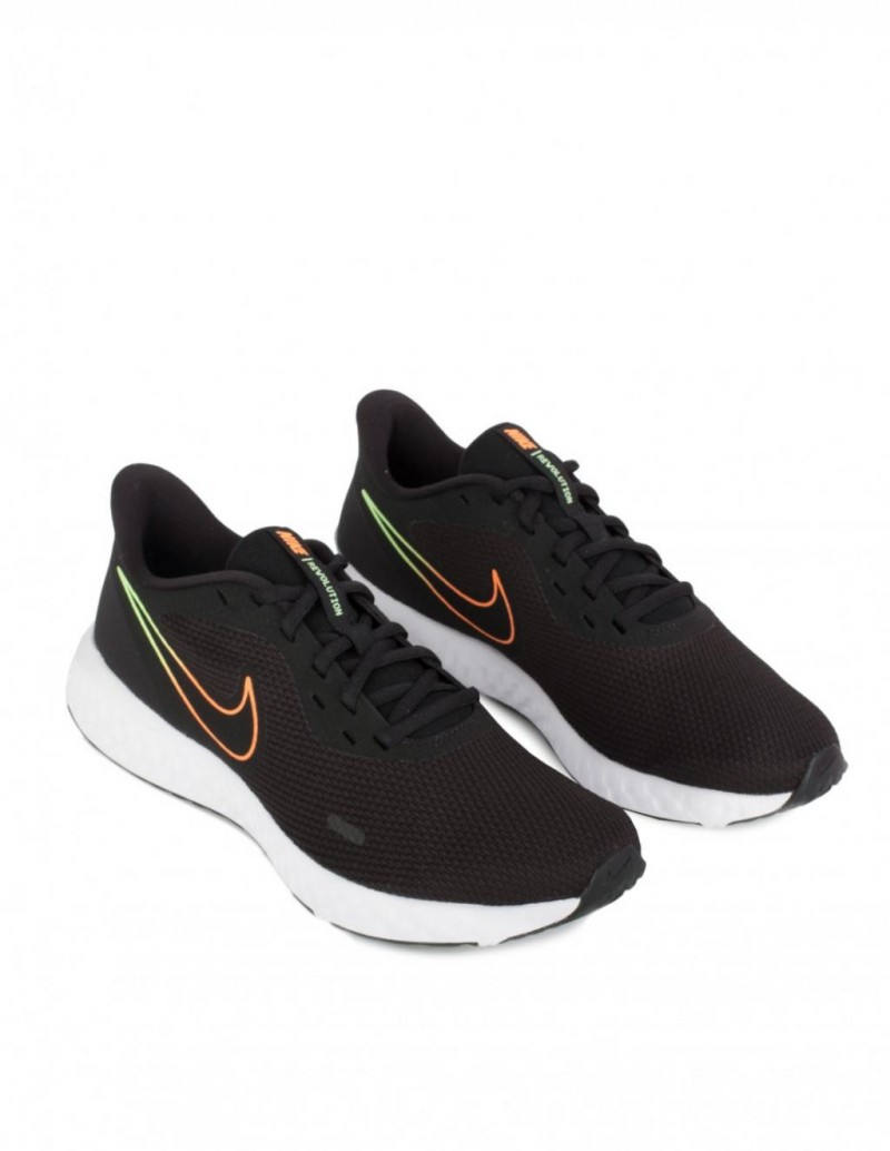 NIKE Revolution 5 Negras Logo Degradado
