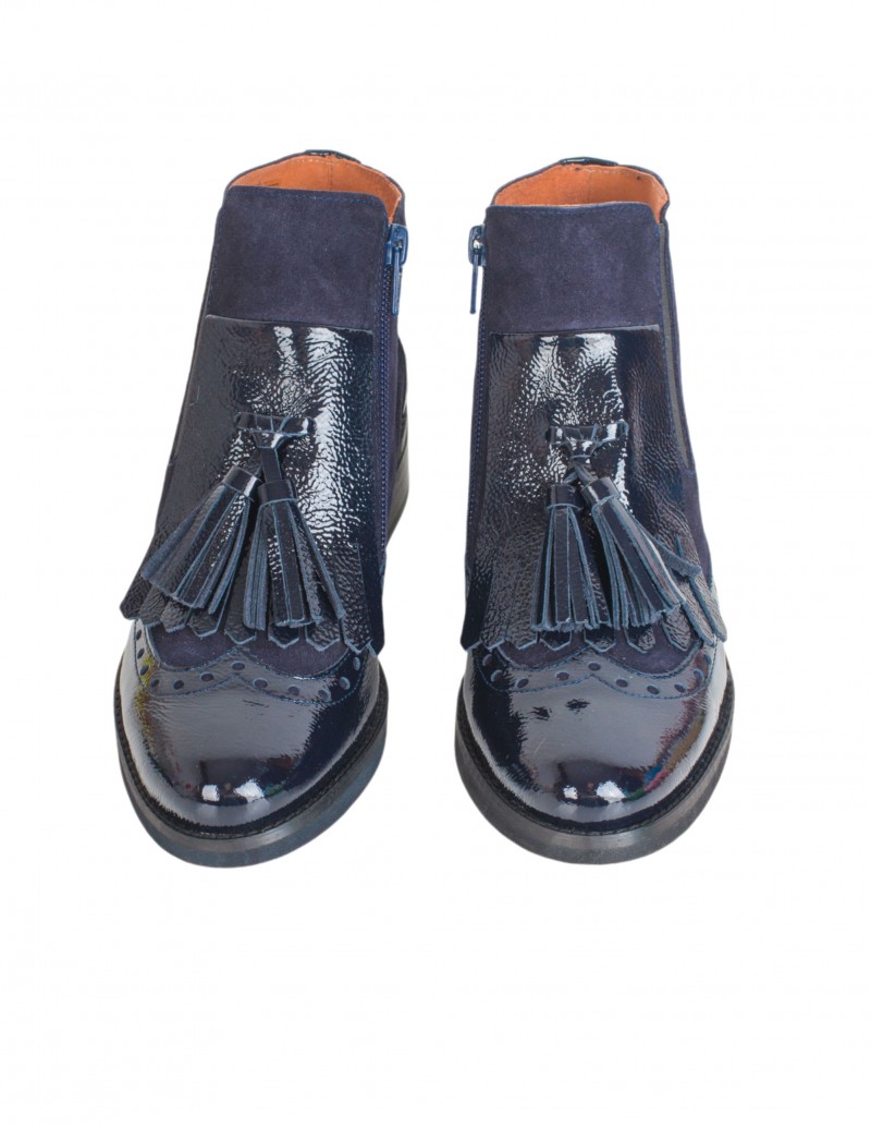 SALONISSIMOS Botines Charol Azul detalle Lengüeta