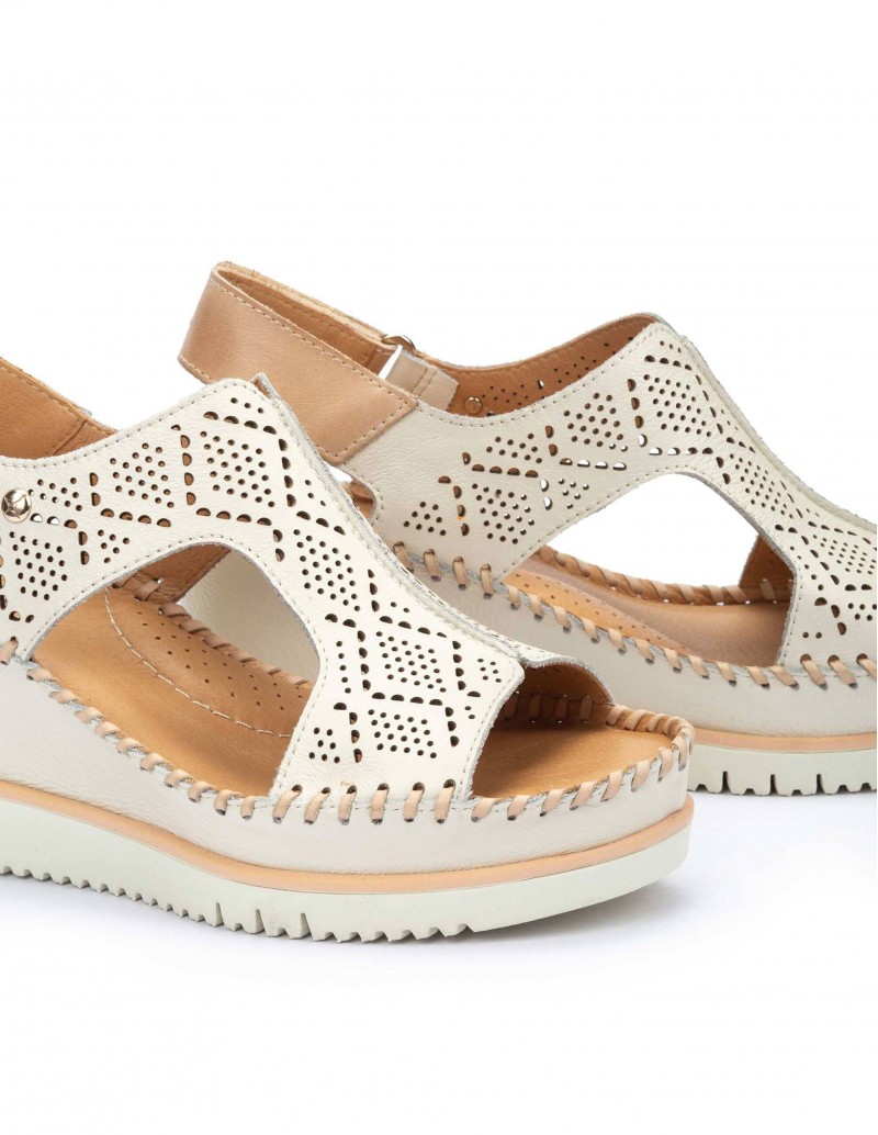 sandalias piel picada beige