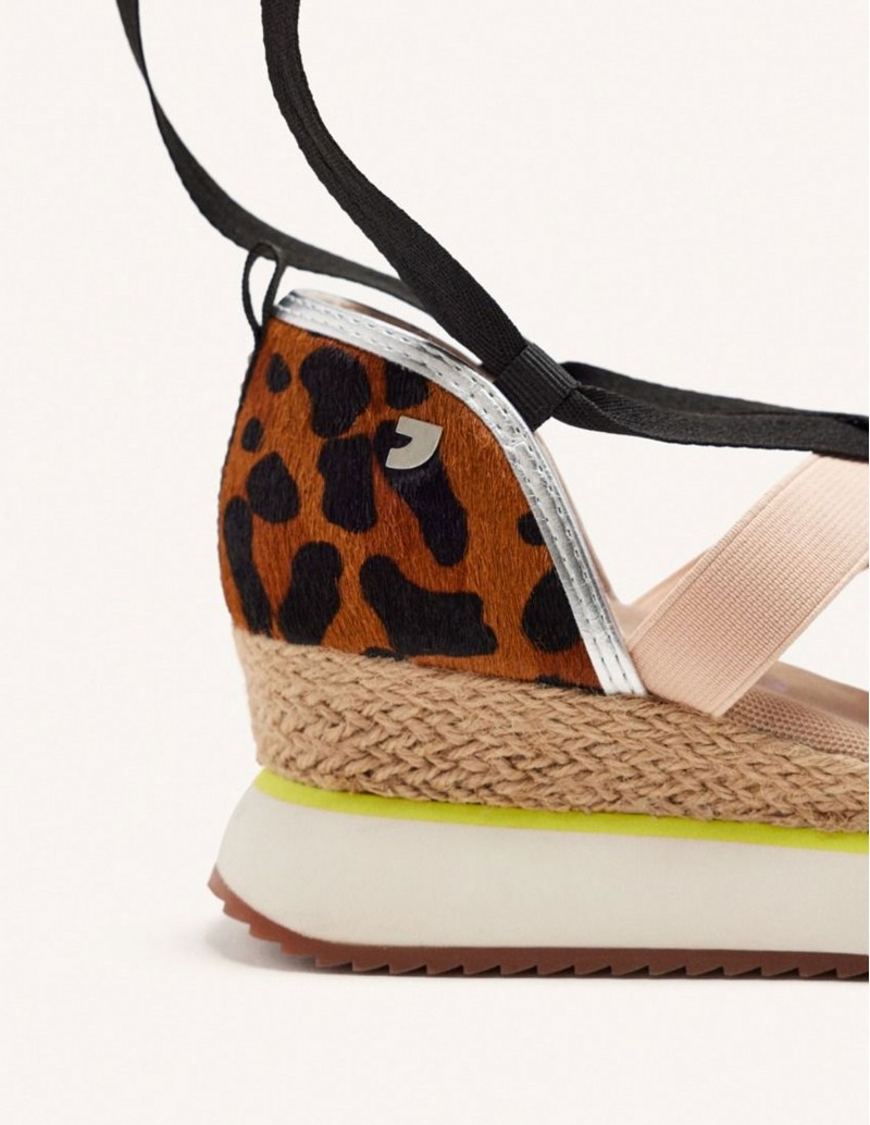 sandalias cerradas animal print gioseppo