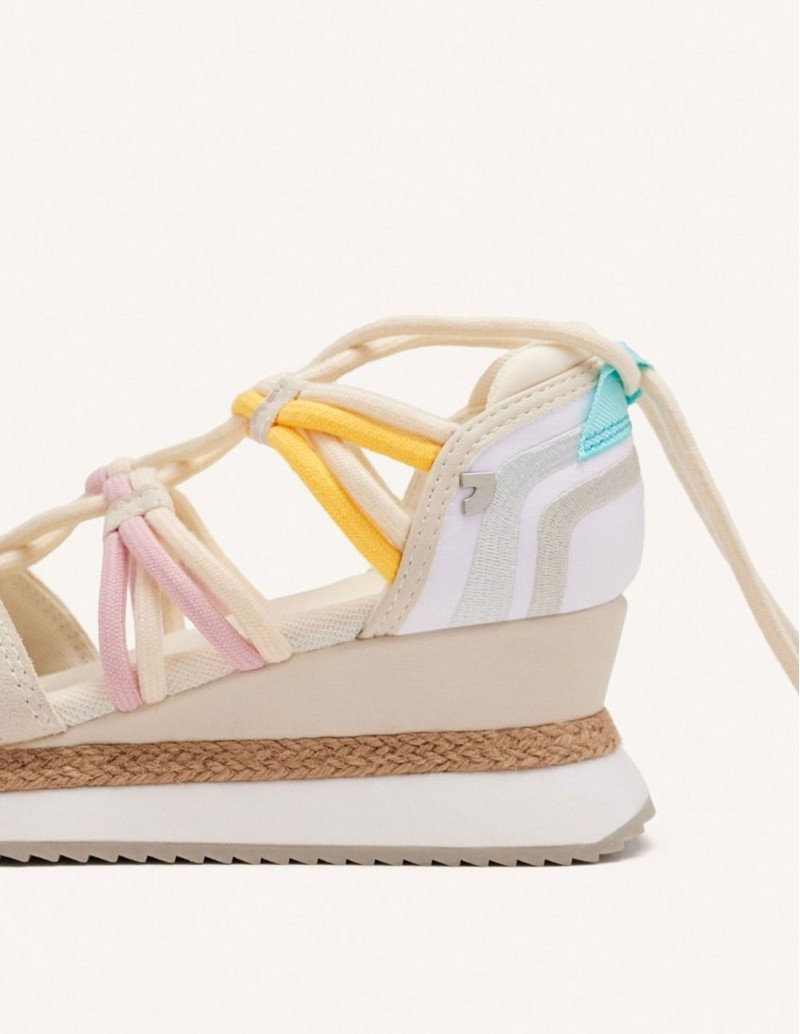 detalle sandlias cerradas gioseppo beige