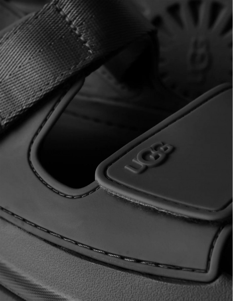 detalle velcro sandalias ugg