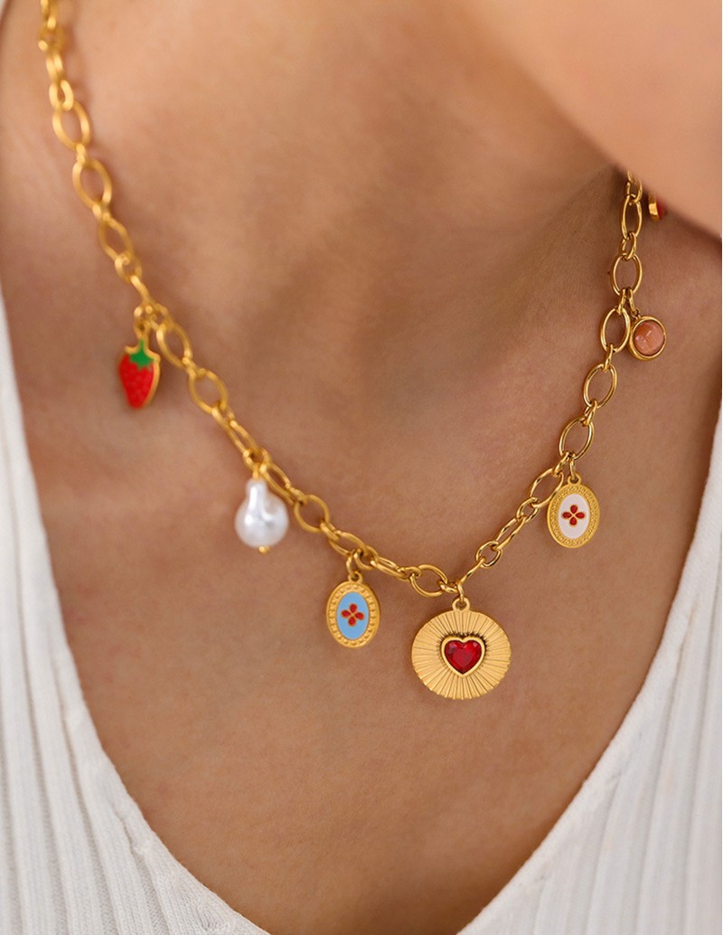 collar medallón corazón