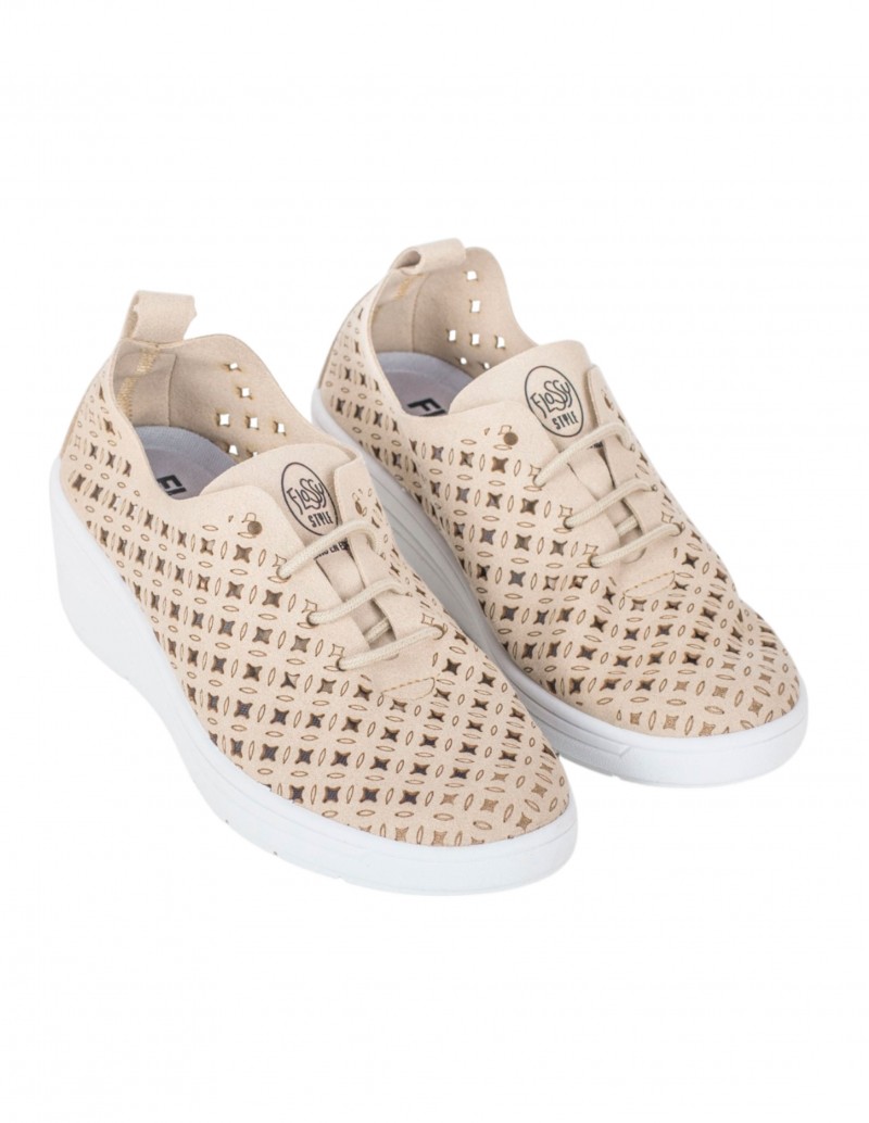 Deportivos beige troquelados con cuña