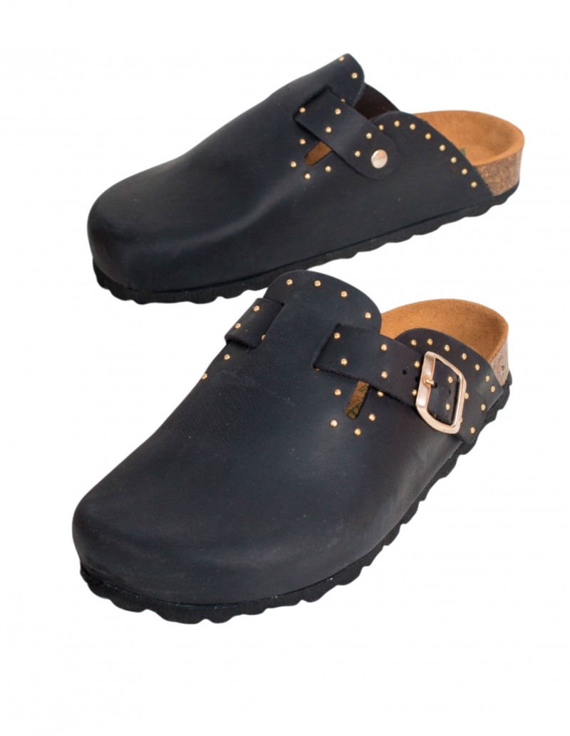 zuecos con hebilla tachuelas negro