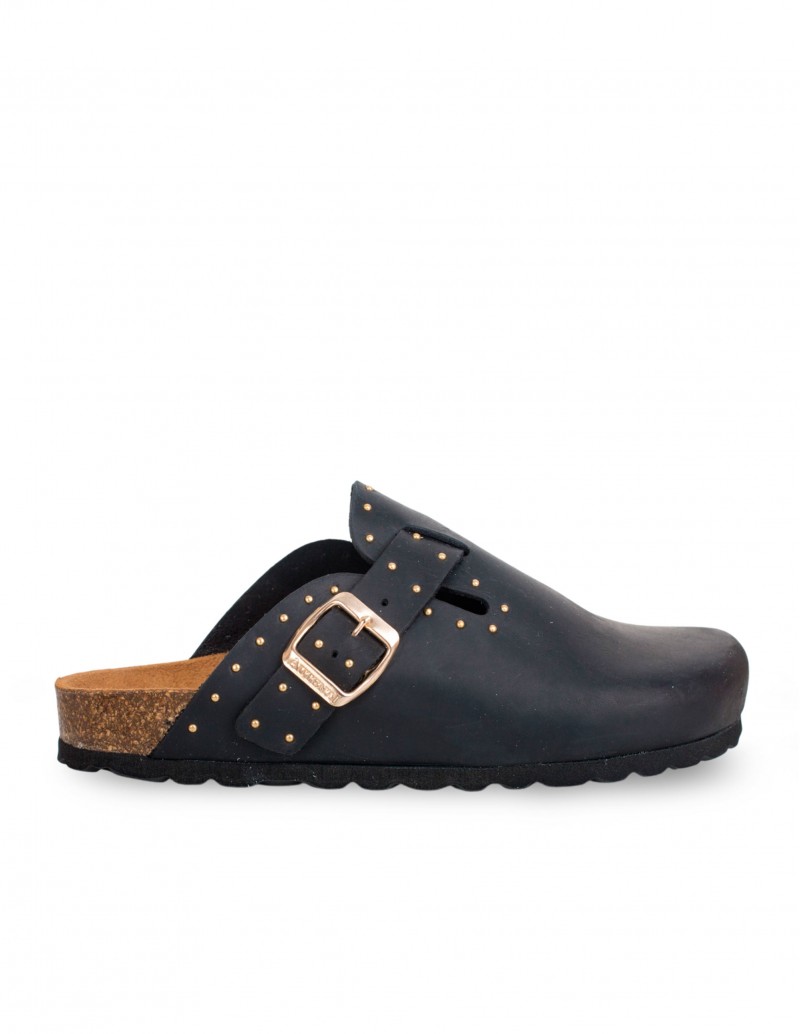 zuecos tachuelas negros