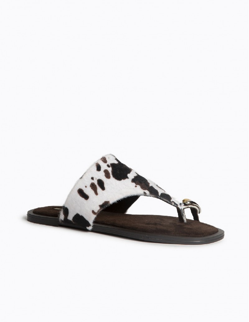 CORINA Sandalia Plana Dedo Vaca 2