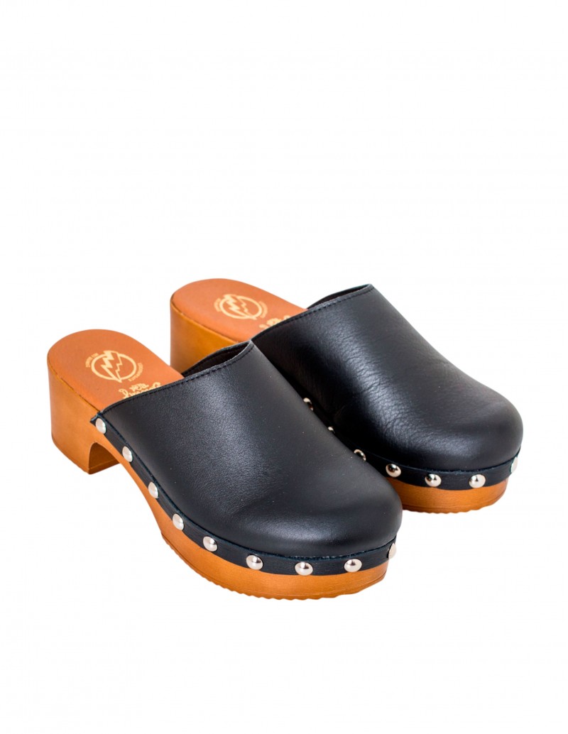Zuecos Madera Tachas Piel Negro PERA LIMONERA 2