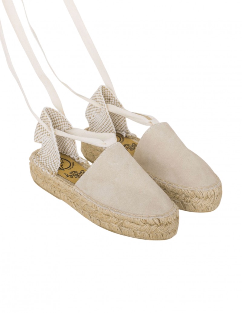 alpargata cerrada color beige