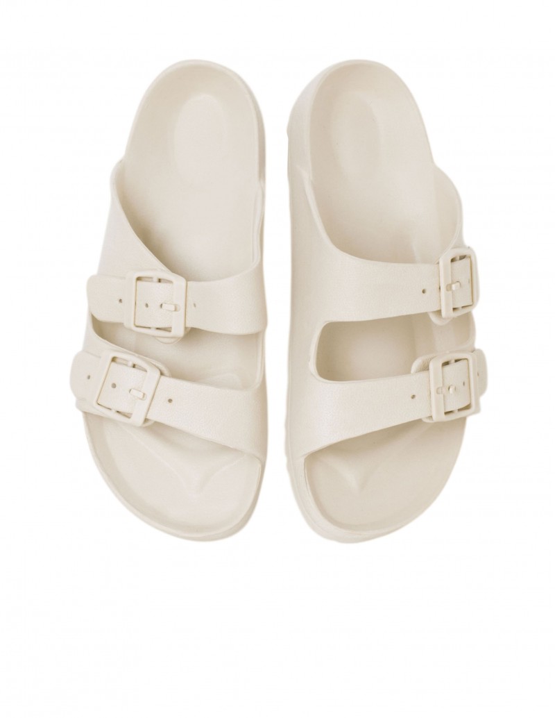 chanclas beige con hebillas