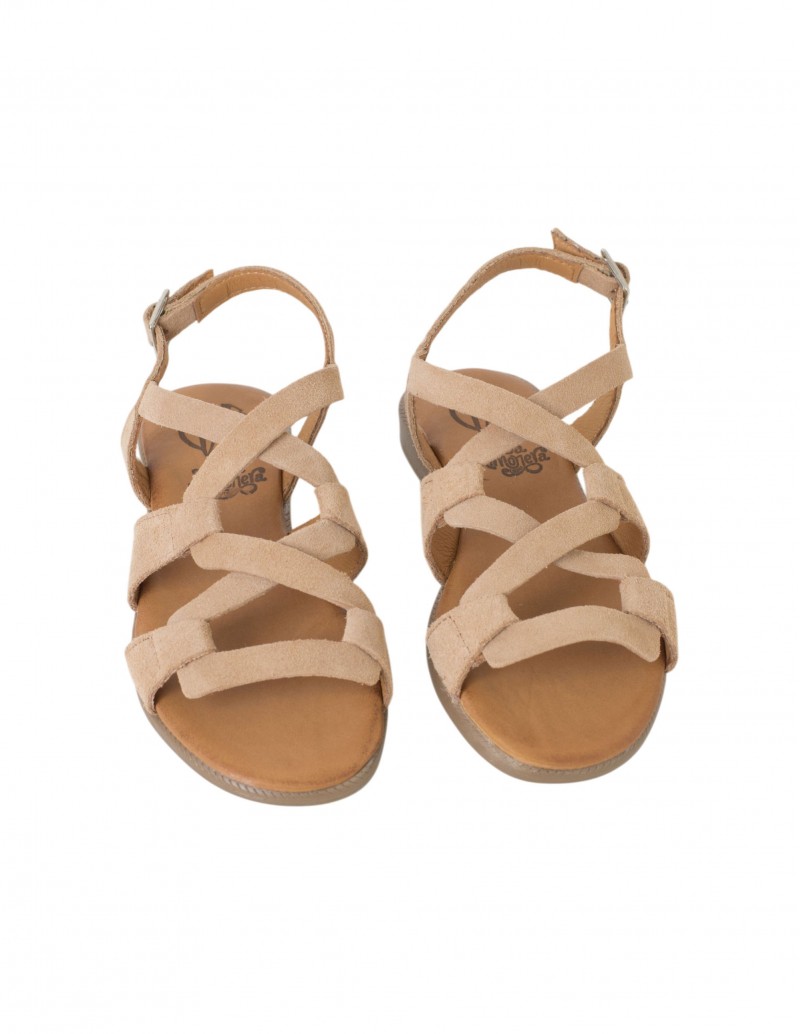 sandalia plana beige cómoda