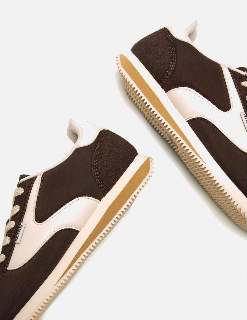 deportivas retro marrón