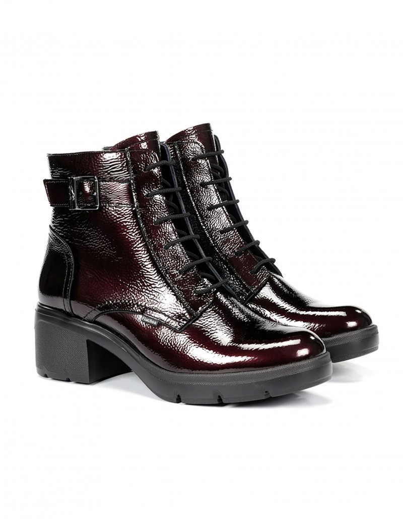 botines de charol con tacón y cordones