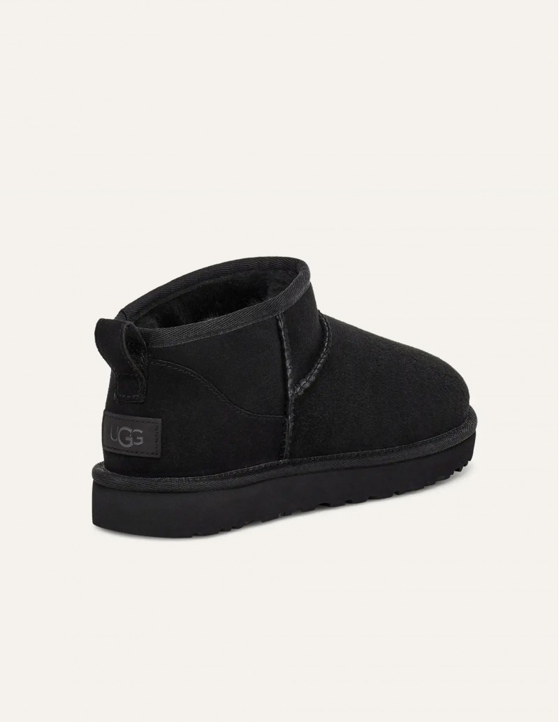 botas negras mini ugg