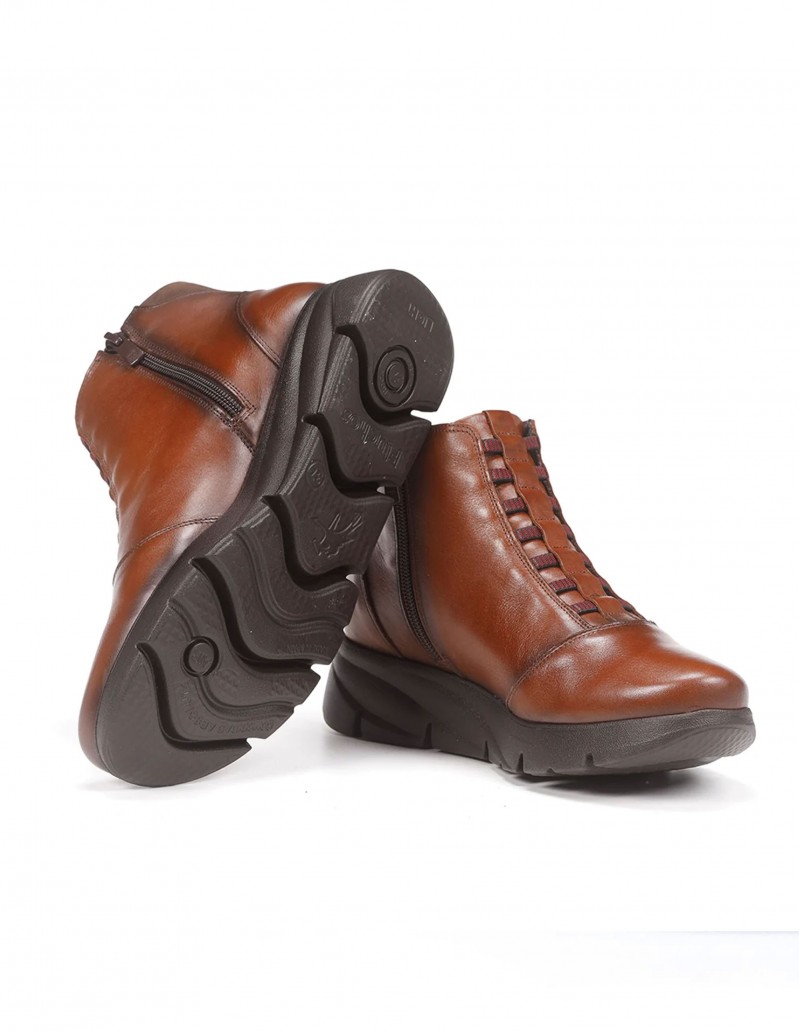 botines marrones con cordones elásticos