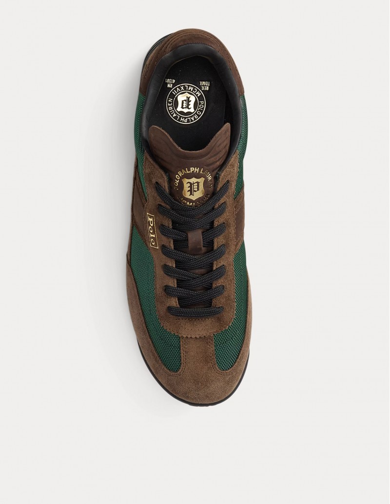 detalle cordones deportivo marrón y verde