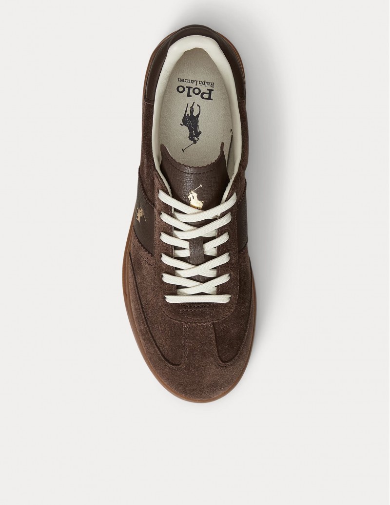 zapatilla deportiva marrón estilo vintage