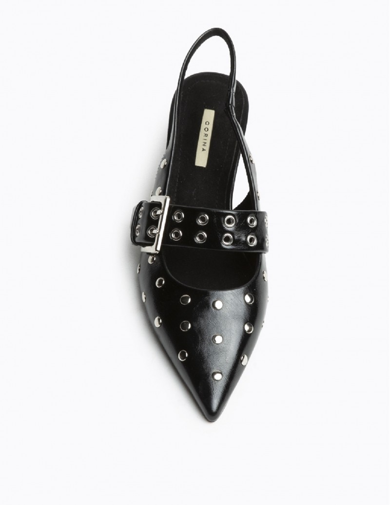 detalle zapato tacón tachuelas