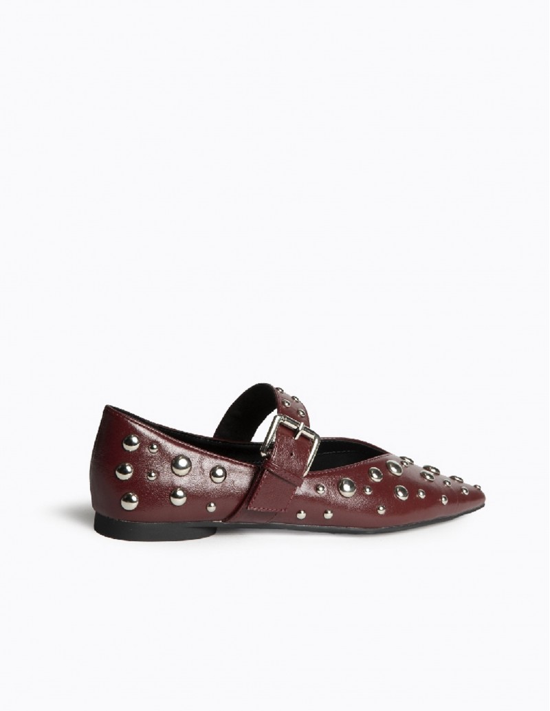 mary janes tachuelas burdeos