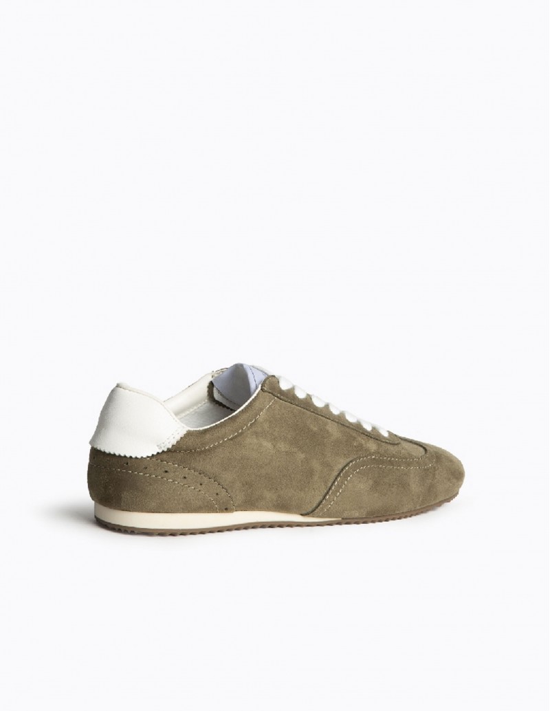 zapatillas verdes estilo retro