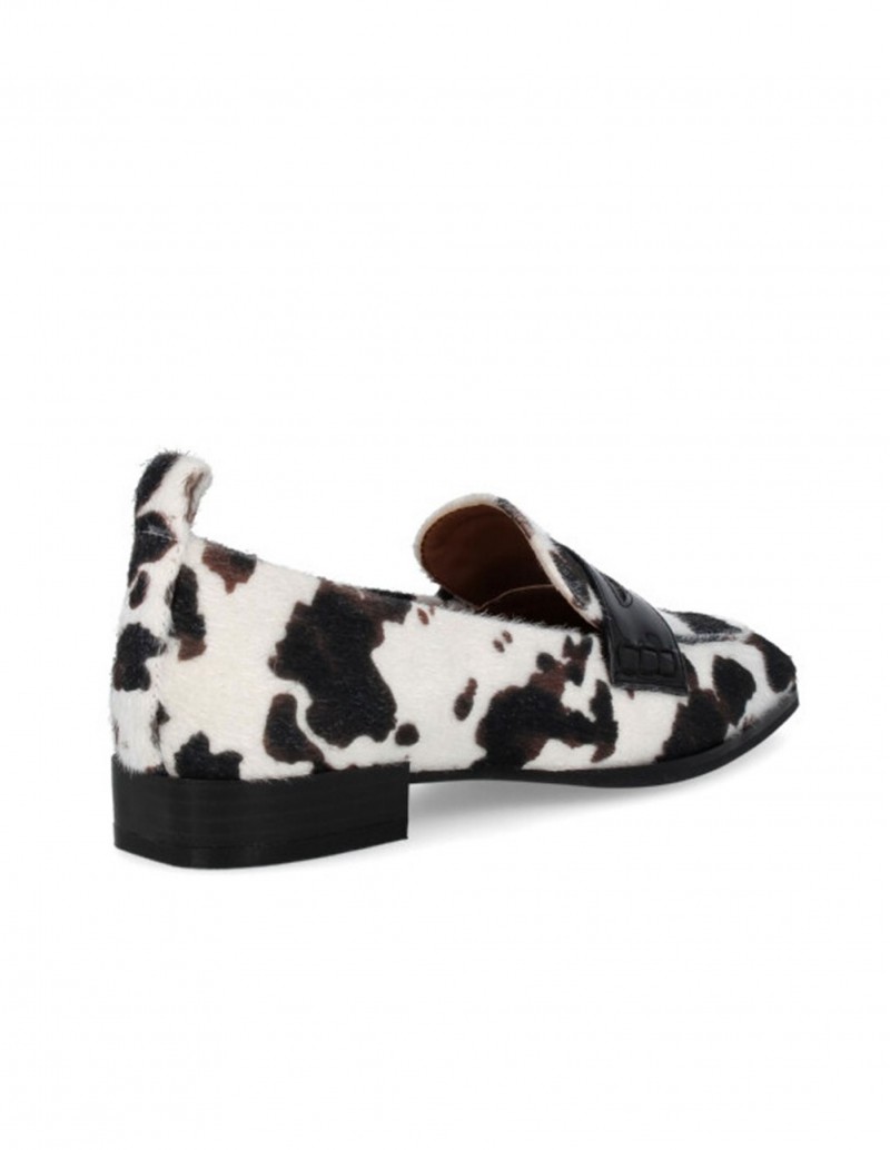 mocasín cow print