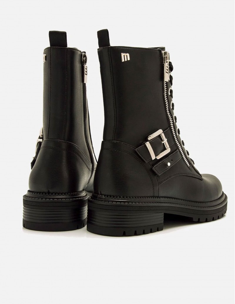 bota militar con hebillas