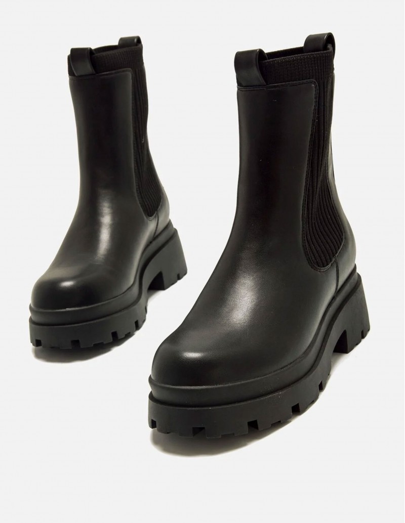bota plataforma negra mustang