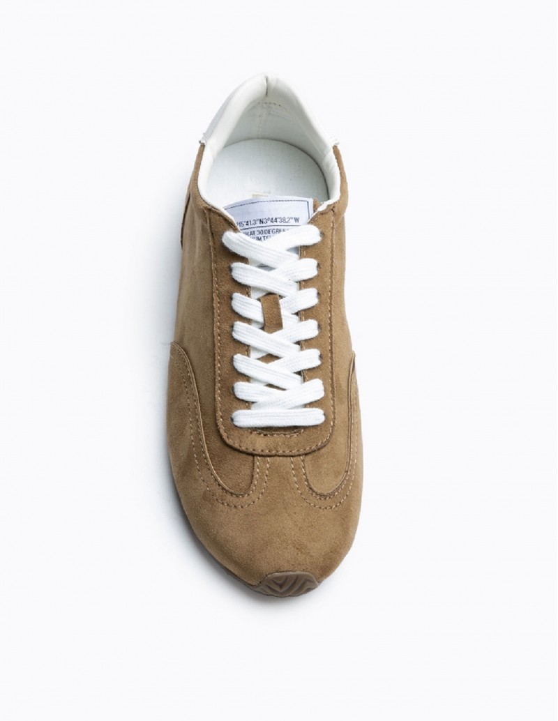 detalle cordones blancos