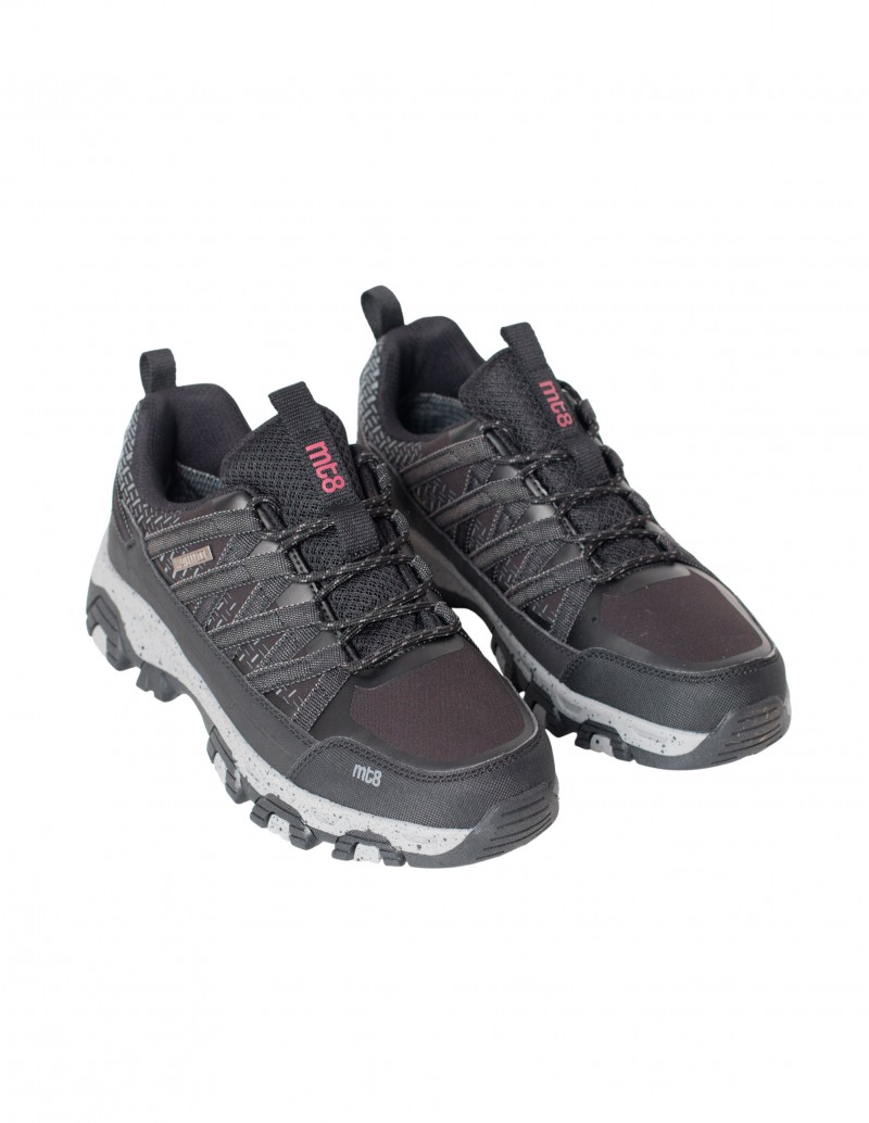 Zapatilla de trekking negra con membrana impermeable climatex