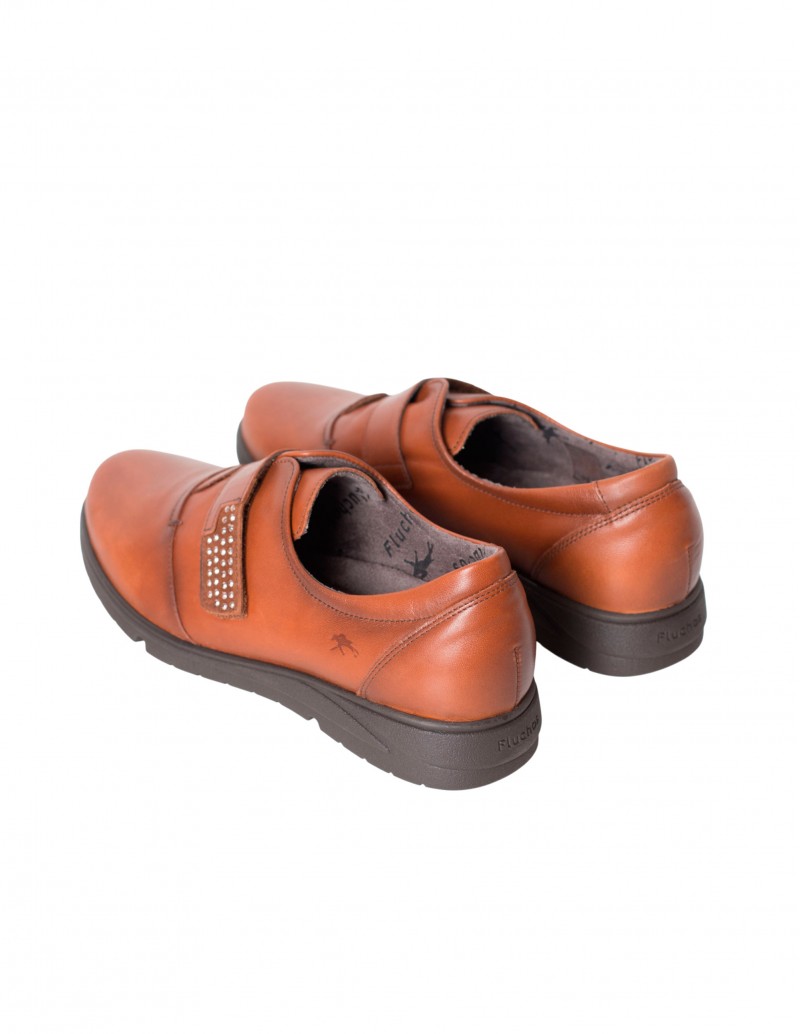 zapato de piel con velcro