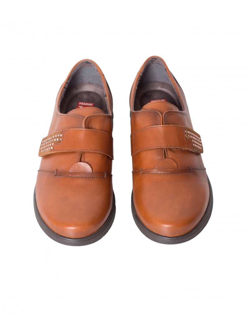 zapato de cuero con brillos
