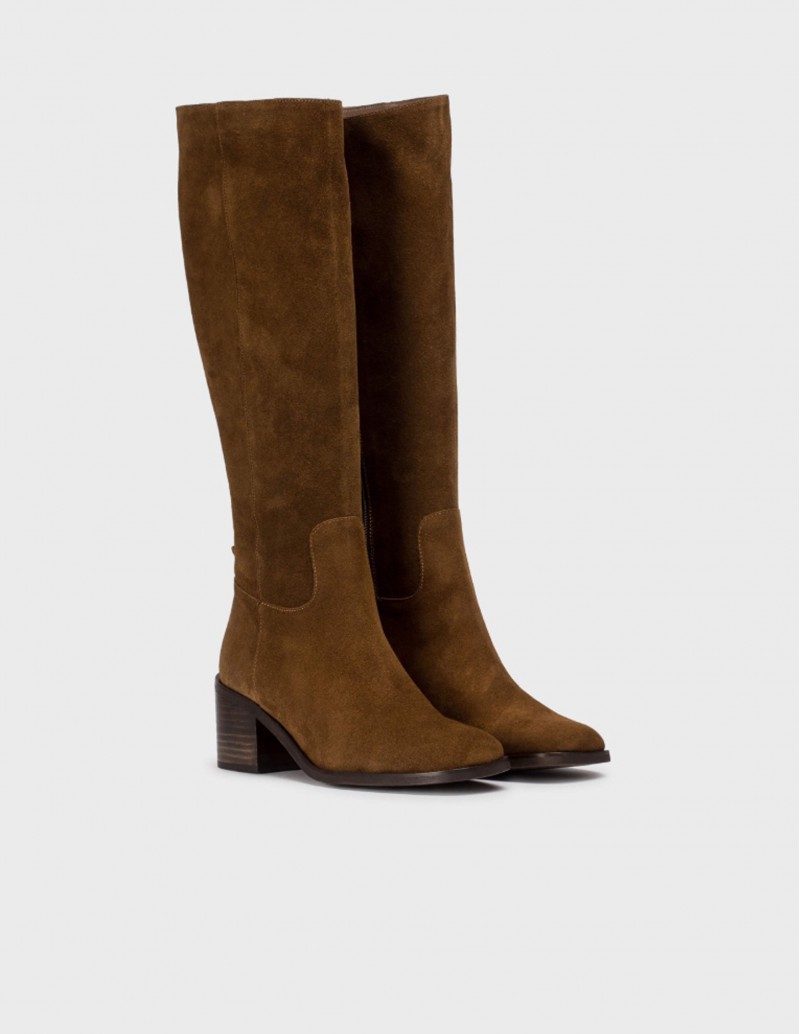 bota alta de serraje marrón