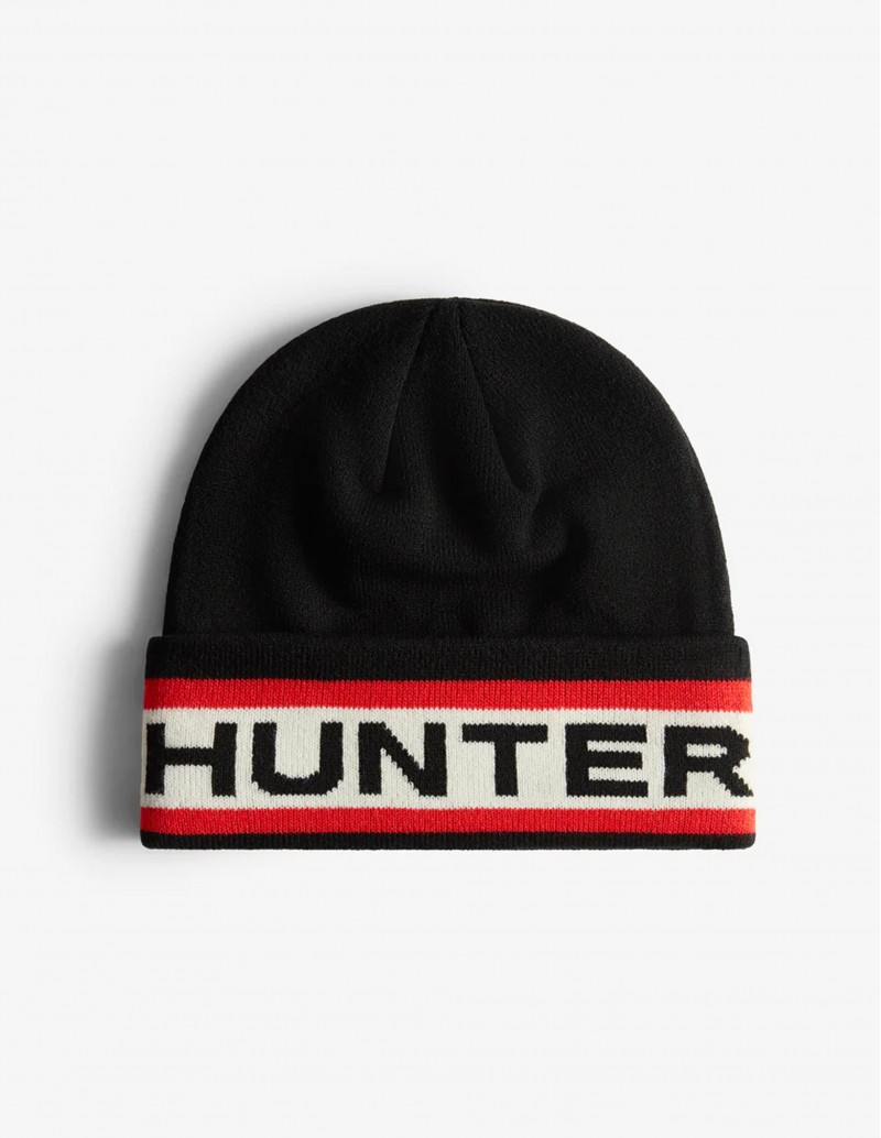 detalle gorro hunter negro con detalles beige y rojo