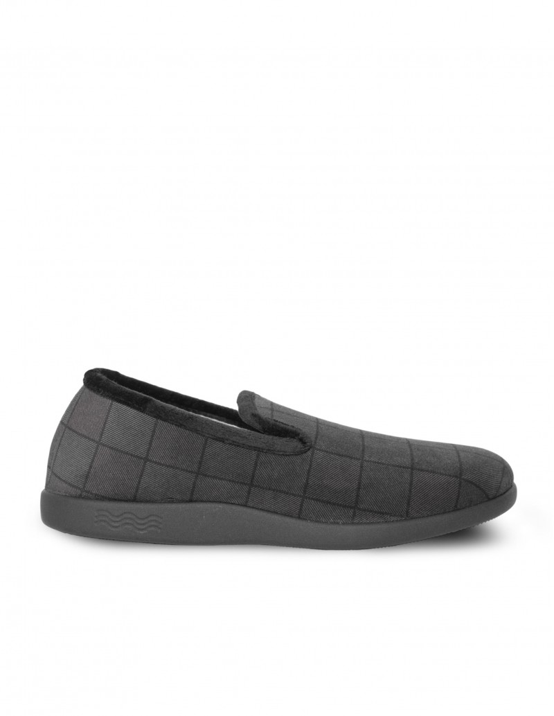 Zapatilla Casa Cerrada Cuadros Negra
