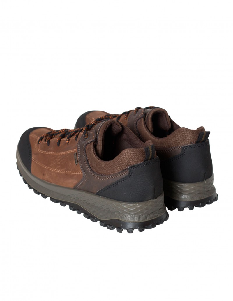 zapato deportivo impermeable
