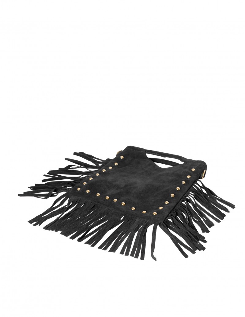bolso con flecos y tachuelas