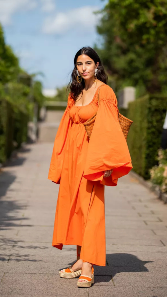 alpargatas con vestido naranja